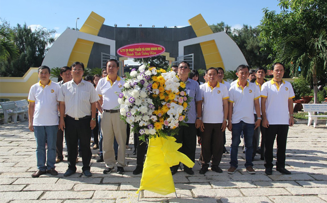 HDTC Viếng Thăm Nghĩa Trang Liệt Sĩ Và Hỗ Trợ Ngư Dân Vươn Khơi Bám Biển Tại Huyện Cần Giờ