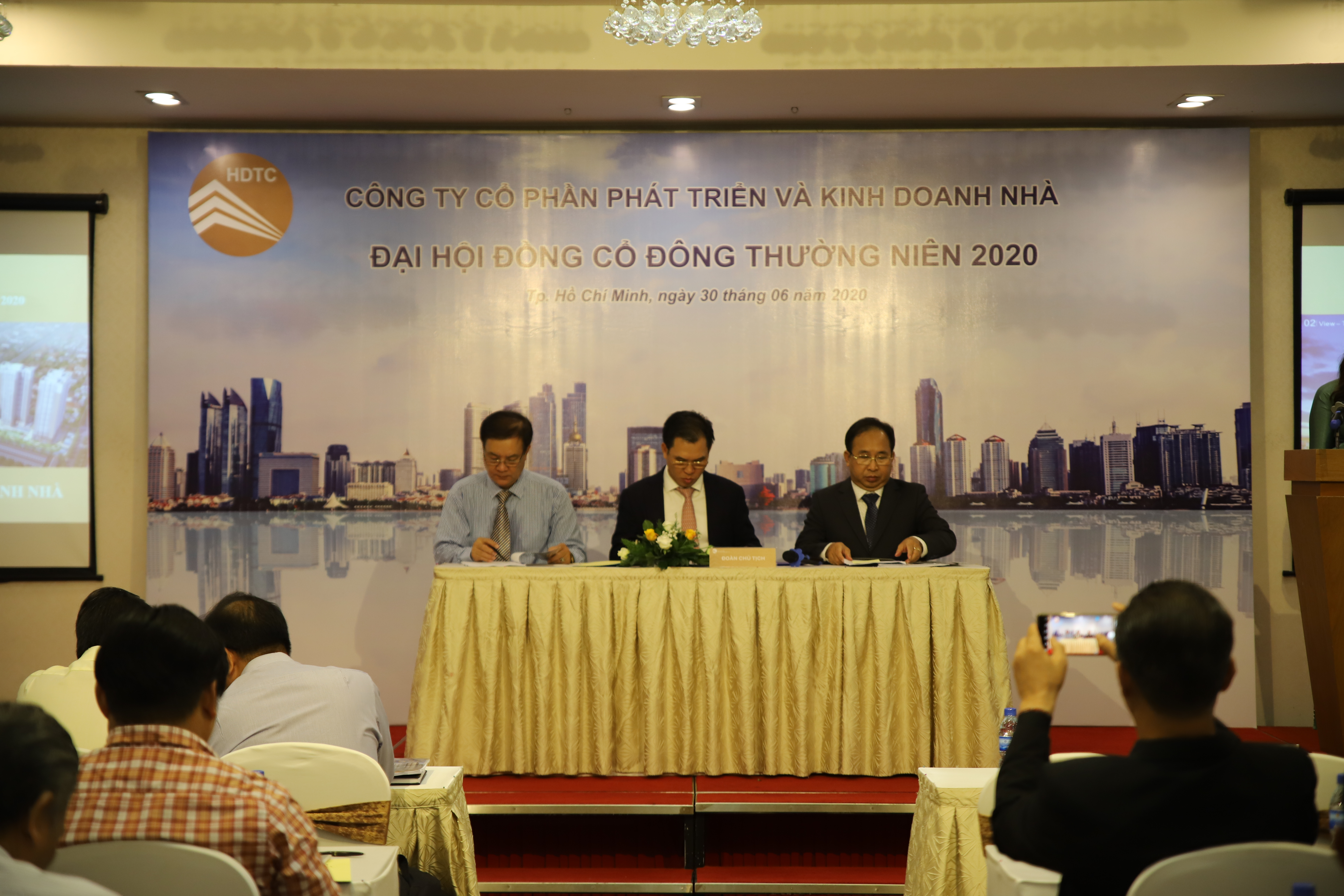 Nghị quyết Đại hội đồng cổ đông thường niên năm 2020 Công ty Cổ phần Phát triển và Kinh doanh Nhà