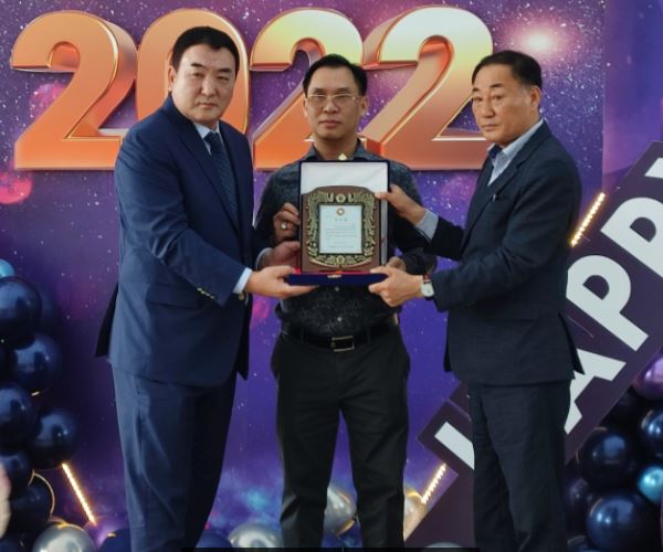 Viện Kinh tế & Lao động Hàn Quốc trao Kỷ niệm chương cho Chủ tịch HĐQT HDTC Đinh Trường Chinh